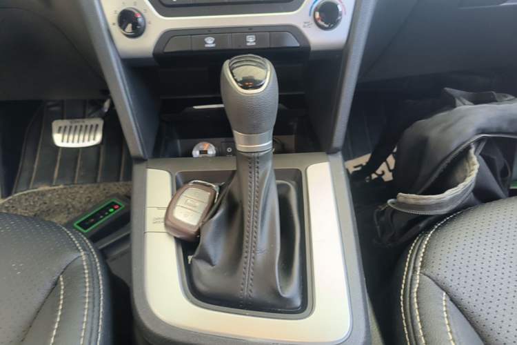 Used Hyundai Elantra (6th Generation / Lingdong) 2016 1.6L Automatic ZhiXuan – Elite Version Gear Lever