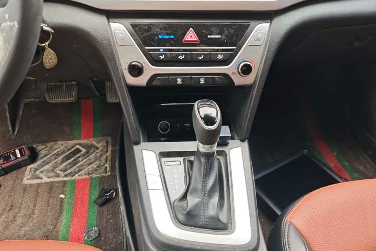 Used Hyundai Elantra (6th Generation / Lingdong) 2016 1.6L Automatic ZhiXuan – Elite Version Gear Lever