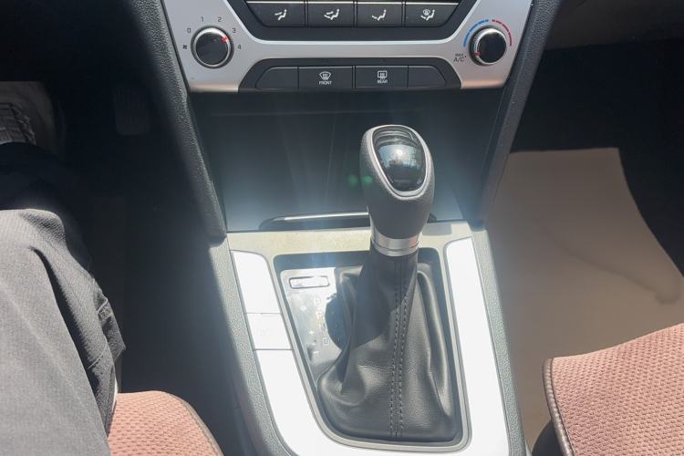 Used Hyundai Elantra (6th Generation / Lingdong) 2016 1.6L Automatic ZhiXuan – Elite Version Gear Lever