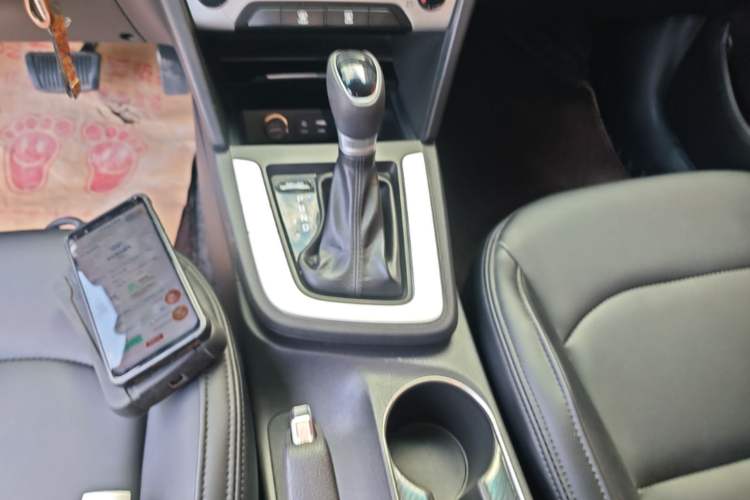 Used Hyundai Elantra (6th Generation / Lingdong) 2016 1.6L Automatic ZhiXuan – Elite Version Gear Lever