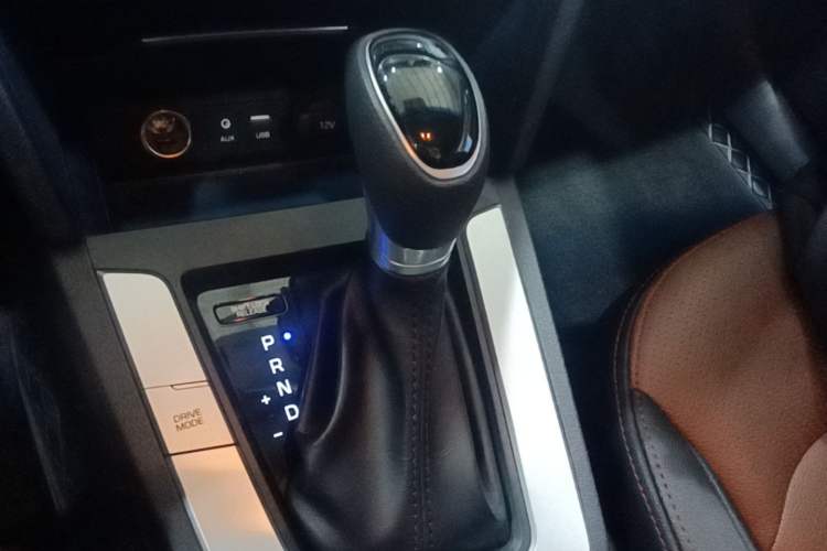 Used Hyundai Elantra (6th Generation / Lingdong) 2016 1.6L Automatic ZhiXuan – Elite Version Gear Lever