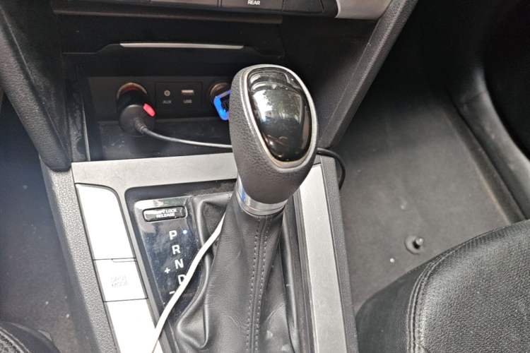 Used Hyundai Elantra (6th Generation / Lingdong) 2016 1.6L Automatic ZhiXuan – Elite Version Gear Lever