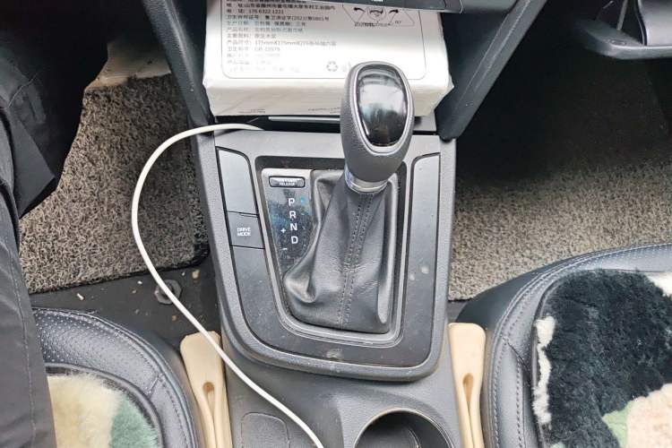 Used Hyundai Elantra (6th Generation / Lingdong) 2016 1.4T Dual-Clutch Xuan Dong · Dynamic Version Gear Lever