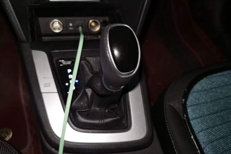 Used Hyundai Elantra (6th Generation / Lingdong) 2016 1.6L Automatic ZhiXuan – Elite Version Gear Lever