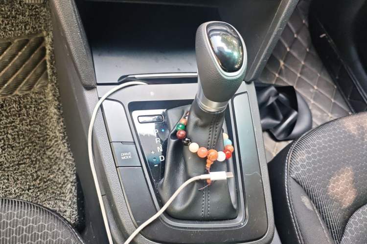 Used Hyundai Elantra (6th Generation / Lingdong) 2016 1.4T Dual-Clutch Xuan Dong · Dynamic Version Gear Lever