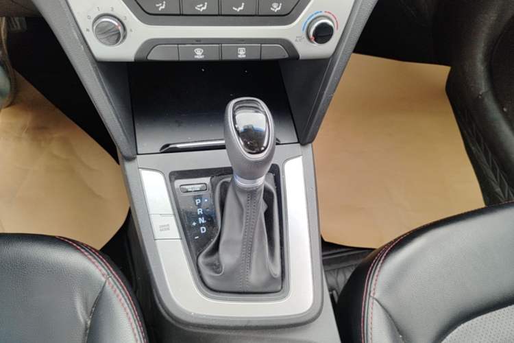 Used Hyundai Elantra (6th Generation / Lingdong) 2016 1.6L Automatic ZhiXuan – Elite Version Gear Lever