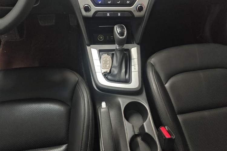 Used Hyundai Elantra (6th Generation / Lingdong) 2016 1.6L Automatic ZhiXuan – Elite Version Gear Lever