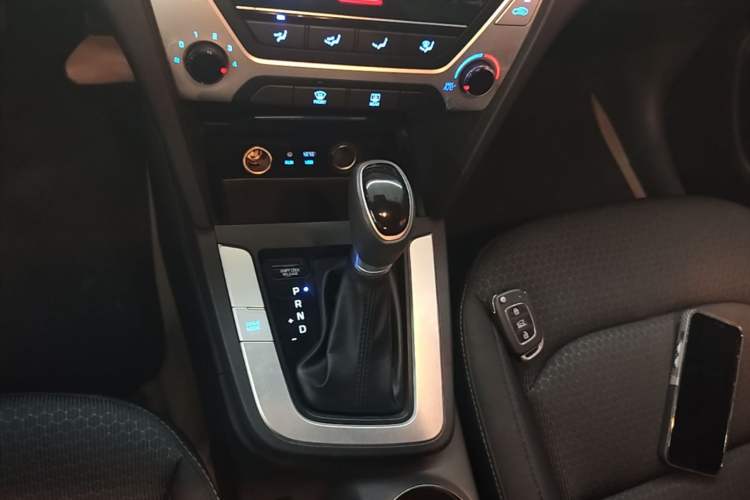 Used Hyundai Elantra (6th Generation / Lingdong) 2016 1.6L Automatic ZhiXuan – Elite Version Gear Lever