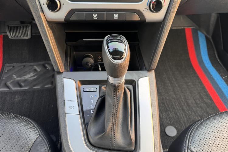 Used Hyundai Elantra (6th Generation / Lingdong) 2016 1.6L Automatic ZhiXuan – Elite Version Gear Lever