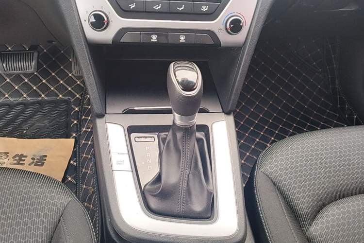 Used Hyundai Elantra (6th Generation / Lingdong) 2016 1.6L Automatic ZhiXuan – Elite Version Gear Lever