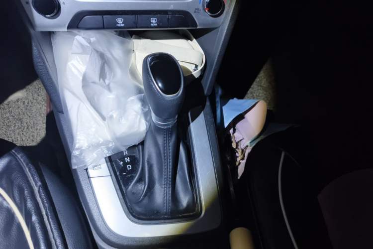 Used Hyundai Elantra (6th Generation / Lingdong) 2016 1.6L Automatic ZhiXuan – Elite Version Gear Lever
