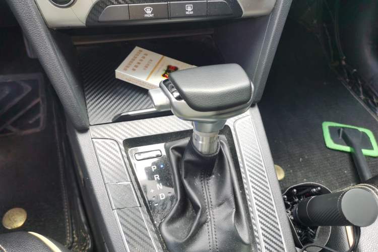 Used Hyundai Elantra (6th Generation / Lingdong) 2016 1.6L Automatic ZhiXuan – Elite Version Gear Lever