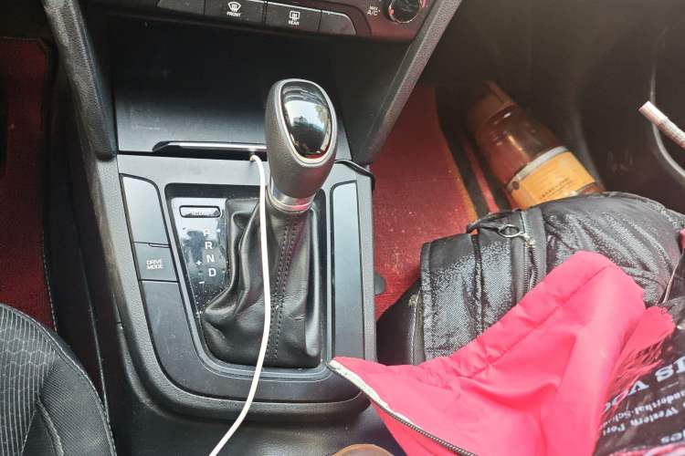 Used Hyundai Elantra (6th Generation / Lingdong) 2016 1.4T Dual-Clutch Xuan Dong · Dynamic Version Gear Lever