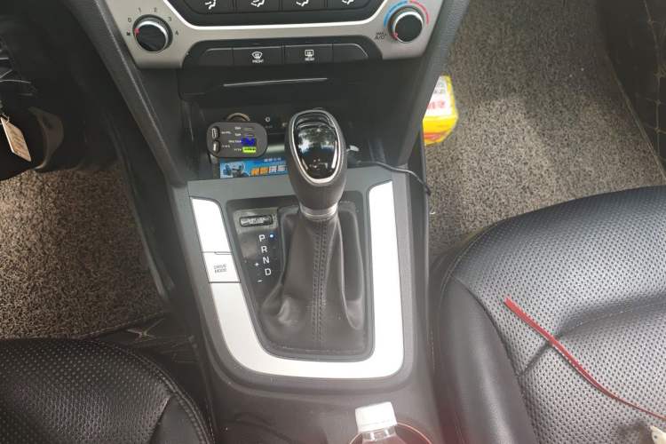 Used Hyundai Elantra (6th Generation / Lingdong) 2016 1.6L Automatic ZhiXuan – Elite Version Gear Lever