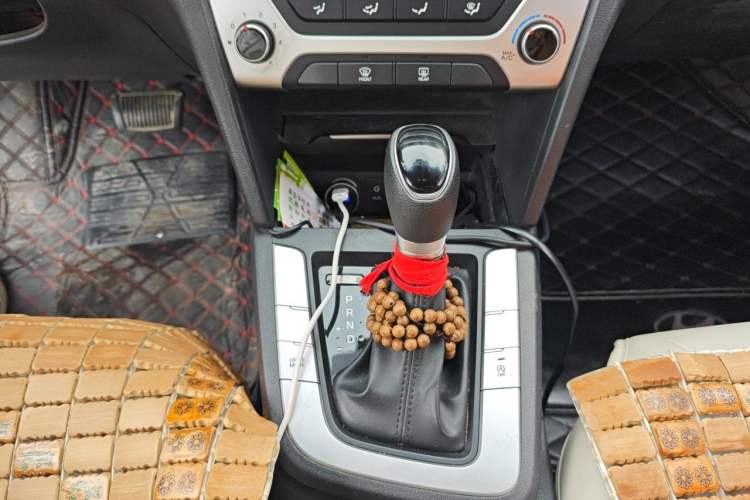 Used Hyundai Elantra (6th Generation / Lingdong) 2016 1.6L Automatic ZhiXuan – Elite Version Gear Lever