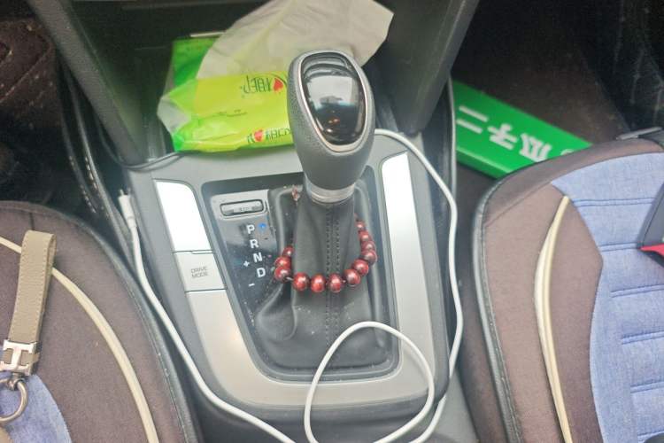 Used Hyundai Elantra (6th Generation / Lingdong) 2016 1.6L Automatic ZhiXuan – Elite Version Gear Lever