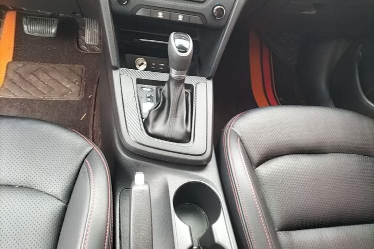 Used Hyundai Elantra (6th Generation / Lingdong) 2016 1.4T Dual-Clutch Xuan Dong · Dynamic Version Gear Lever