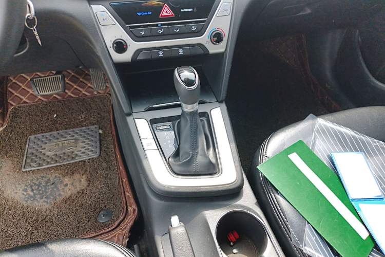 Used Hyundai Elantra (6th Generation / Lingdong) 2016 1.6L Automatic ZhiXuan – Elite Version Gear Lever