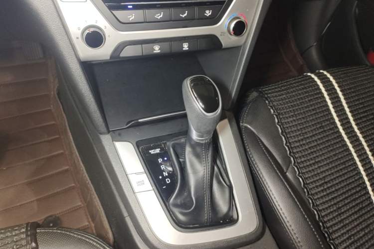 Used Hyundai Elantra (6th Generation / Lingdong) 2016 1.6L Automatic ZhiXuan – Elite Version Gear Lever