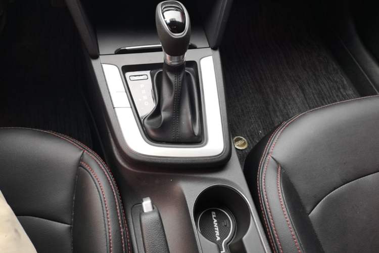 Used Hyundai Elantra (6th Generation / Lingdong) 2016 1.6L Automatic ZhiXuan – Elite Version Gear Lever