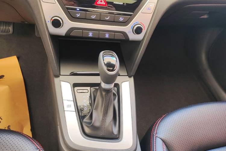 Used Hyundai Elantra (6th Generation / Lingdong) 2016 1.6L Automatic ZhiXuan – Elite Version Gear Lever