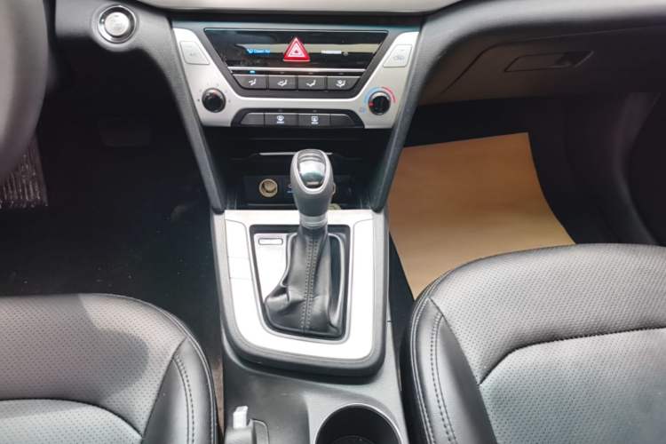 Used Hyundai Elantra (6th Generation / Lingdong) 2016 1.6L Automatic ZhiXuan – Elite Version Gear Lever