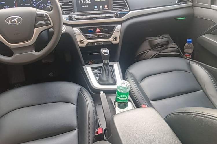 Used Hyundai Elantra (6th Generation / Lingdong) 2016 1.6L Automatic ZhiXuan – Elite Version Gear Lever