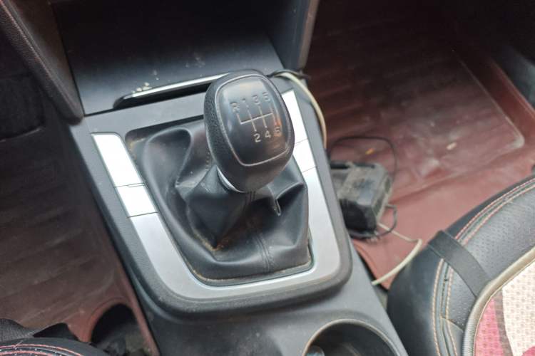 Used Hyundai Elantra (6th Generation / Lingdong) 2016 1.6L Manual ZhiXuan·Youth Edition Gear Lever