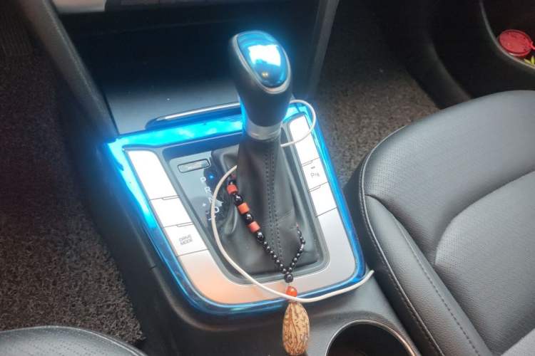 Used Hyundai Elantra (6th Generation / Lingdong) 2016 1.6L Automatic ZhiXuan · Luxury Version Gear Lever