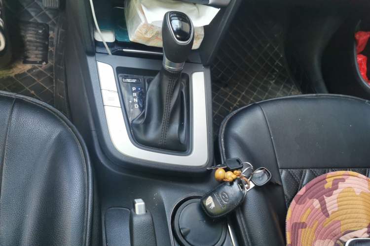 Used Hyundai Elantra (6th Generation / Lingdong) 2016 1.6L Automatic ZhiXuan – Elite Version Gear Lever