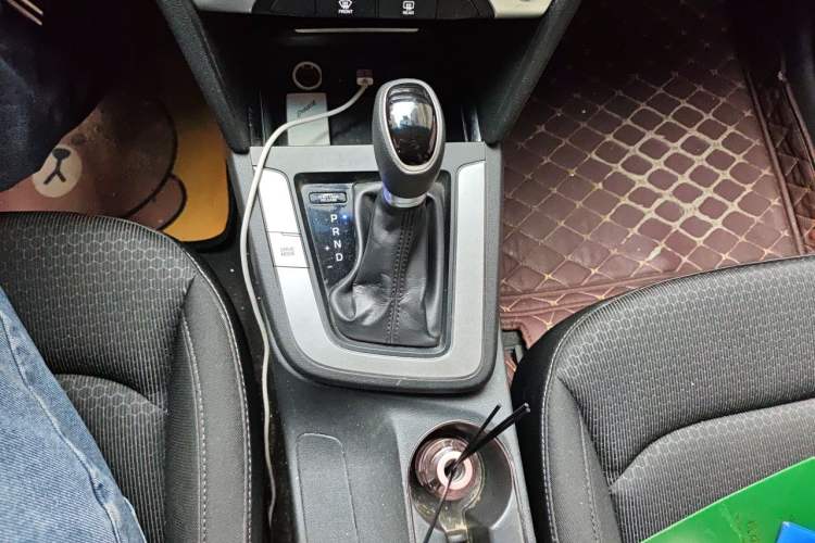 Used Hyundai Elantra (6th Generation / Lingdong) 2016 1.6L Automatic ZhiXuan – Elite Version Gear Lever