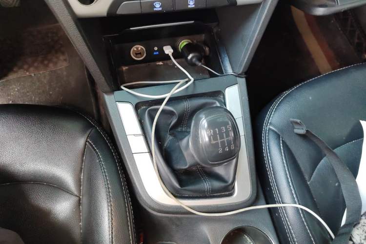 Used Hyundai Elantra (6th Generation / Lingdong) 2016 1.6L Manual ZhiXuan·Youth Edition Gear Lever