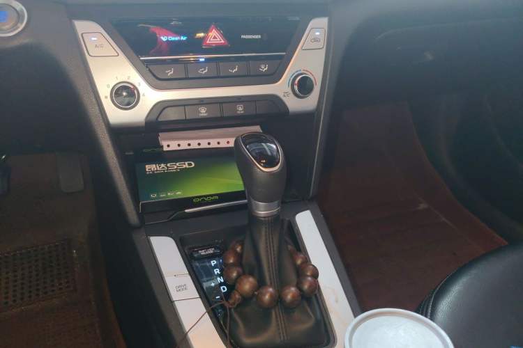 Used Hyundai Elantra (6th Generation / Lingdong) 2016 1.6L Automatic ZhiXuan – Elite Version Gear Lever
