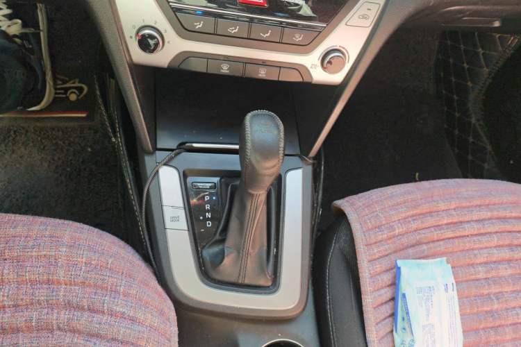 Used Hyundai Elantra (6th Generation / Lingdong) 2016 1.6L Automatic ZhiXuan – Elite Version Gear Lever