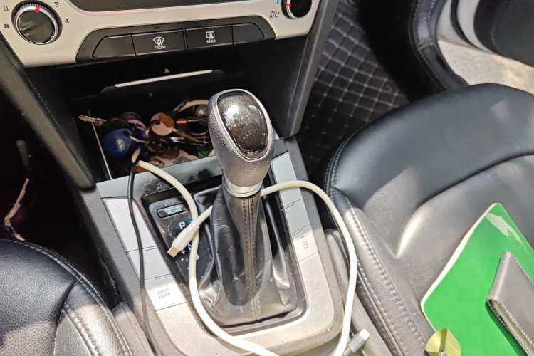 Used Hyundai Elantra (6th Generation / Lingdong) 2016 1.6L Automatic ZhiXuan – Elite Version Gear Lever
