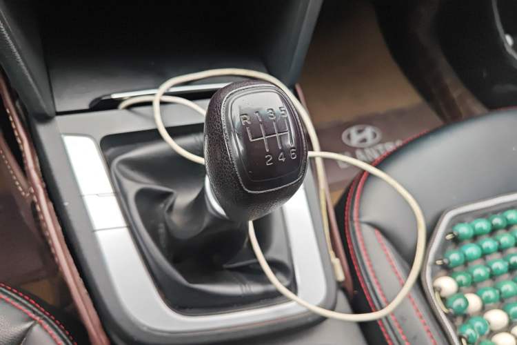 Used Hyundai Elantra (6th Generation / Lingdong) 2016 1.6L Manual ZhiXuan·Youth Edition Gear Lever