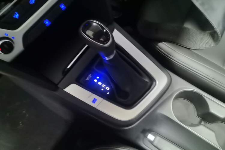 Used Hyundai Elantra (6th Generation / Lingdong) 2016 1.6L Automatic ZhiXuan – Elite Version Gear Lever