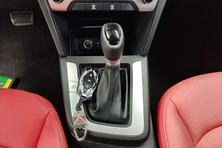 Used Hyundai Elantra (6th Generation / Lingdong) 2016 1.6L Automatic ZhiXuan – Elite Version Gear Lever