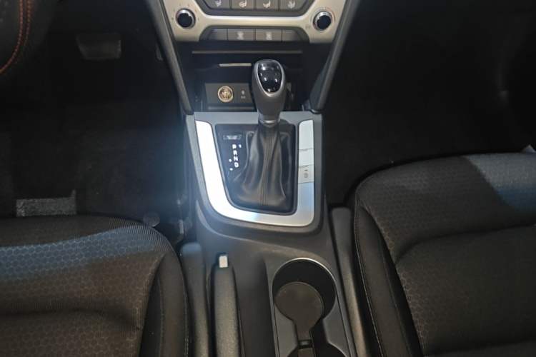 Used Hyundai Elantra (6th Generation / Lingdong) 2016 1.6L Automatic ZhiXuan – Elite Version Gear Lever