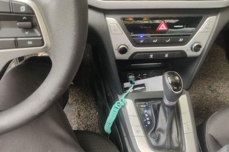 Used Hyundai Elantra (6th Generation / Lingdong) 2016 1.6L Automatic ZhiXuan – Elite Version Gear Lever