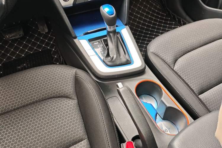 Used Hyundai Elantra (6th Generation / Lingdong) 2016 1.6L Automatic ZhiXuan – Elite Version Gear Lever