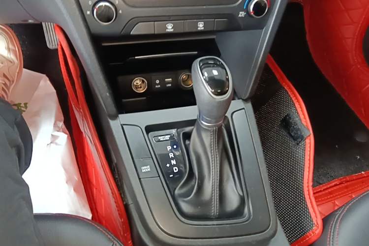 Used Hyundai Elantra (6th Generation / Lingdong) 2016 1.4T Dual-Clutch Xuan Dong · Dynamic Version Gear Lever