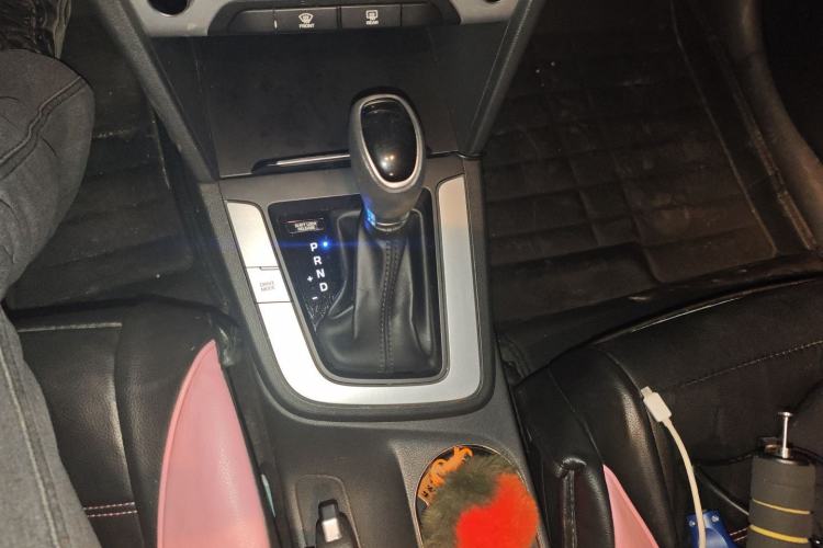 Used Hyundai Elantra (6th Generation / Lingdong) 2016 1.6L Automatic ZhiXuan – Elite Version Gear Lever