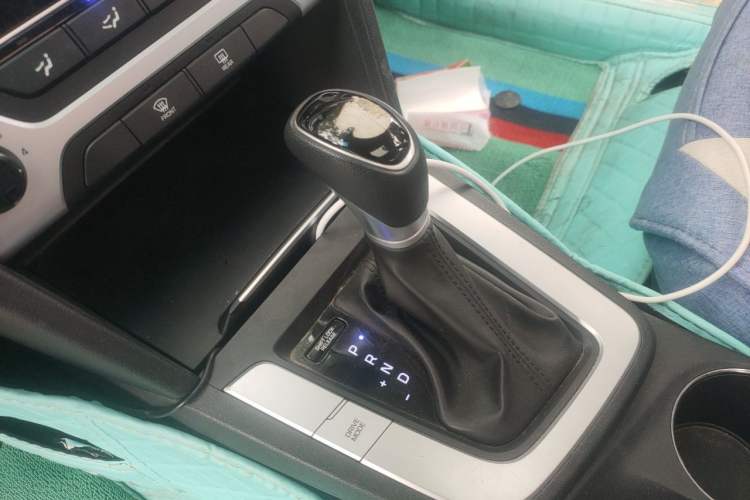 Used Hyundai Elantra (6th Generation / Lingdong) 2016 1.6L Automatic ZhiXuan – Elite Version Gear Lever