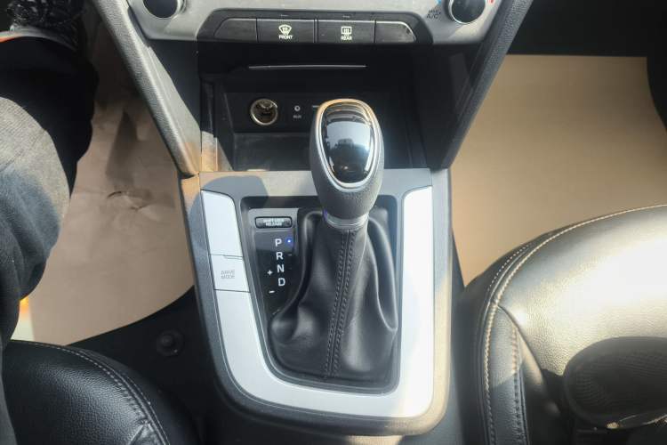 Used Hyundai Elantra (6th Generation / Lingdong) 2016 1.6L Automatic ZhiXuan – Elite Version Gear Lever