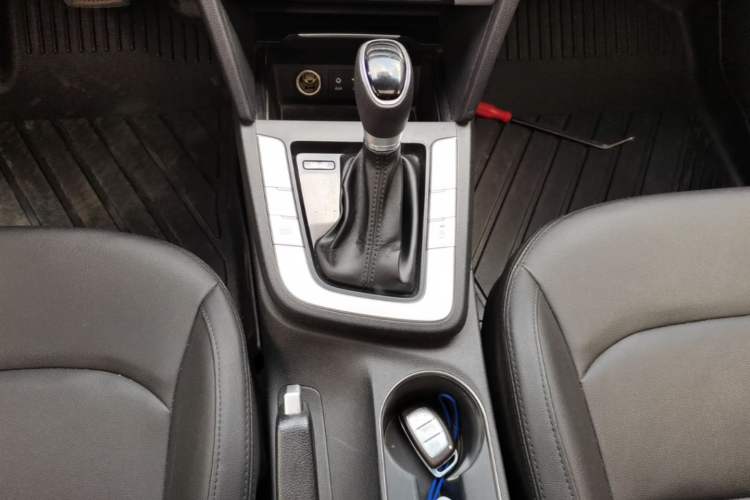 Used Hyundai Elantra (6th Generation / Lingdong) 2016 1.6L Automatic ZhiXuan – Elite Version Gear Lever