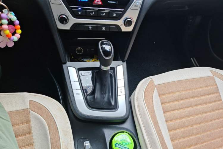 Used Hyundai Elantra (6th Generation / Lingdong) 2016 1.6L Automatic ZhiXuan – Elite Version Gear Lever