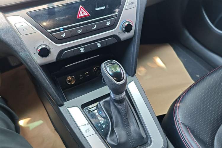 Used Hyundai Elantra (6th Generation / Lingdong) 2016 1.6L Automatic ZhiXuan – Elite Version Gear Lever