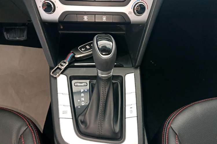 Used Hyundai Elantra (6th Generation / Lingdong) 2016 1.6L Automatic ZhiXuan – Elite Version Gear Lever