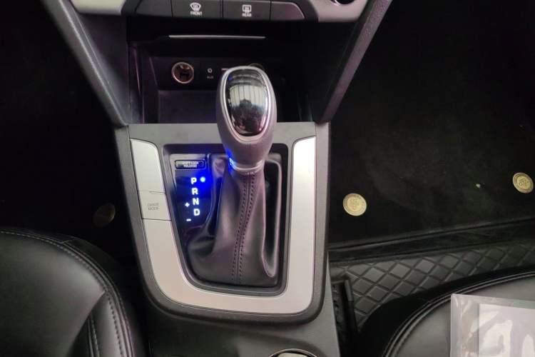 Used Hyundai Elantra (6th Generation / Lingdong) 2016 1.6L Automatic ZhiXuan – Elite Version Gear Lever